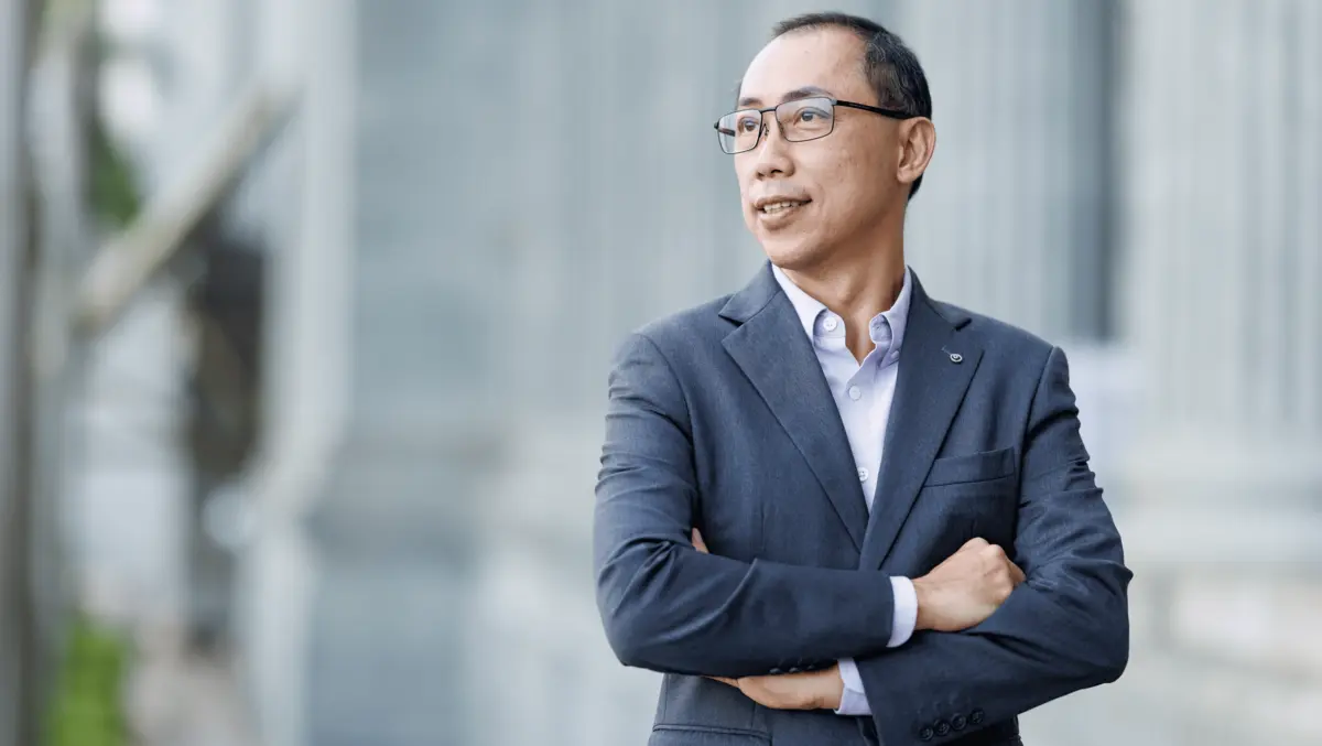 Png kim meng headshot  landscape   1 